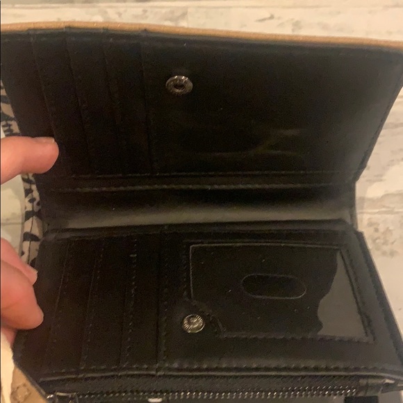 Jessica Simpson Wallet - Picture 7 of 8